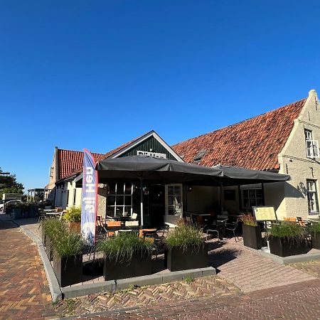 Bij Hen Op Ameland Hotel Холум Екстериор снимка