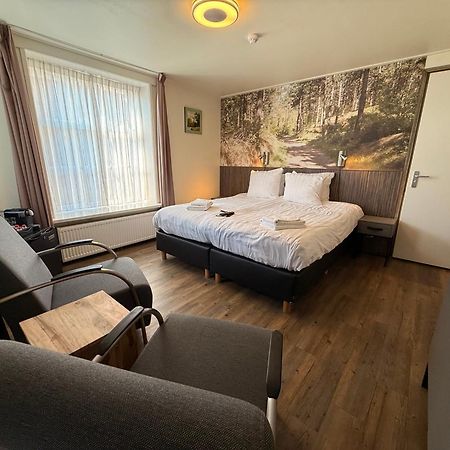Bij Hen Op Ameland Hotel Холум Екстериор снимка