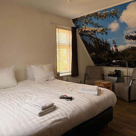 Bij Hen Op Ameland Hotel Холум Екстериор снимка