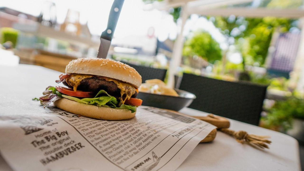 Bij Hen Op Ameland Hotel Холум Екстериор снимка