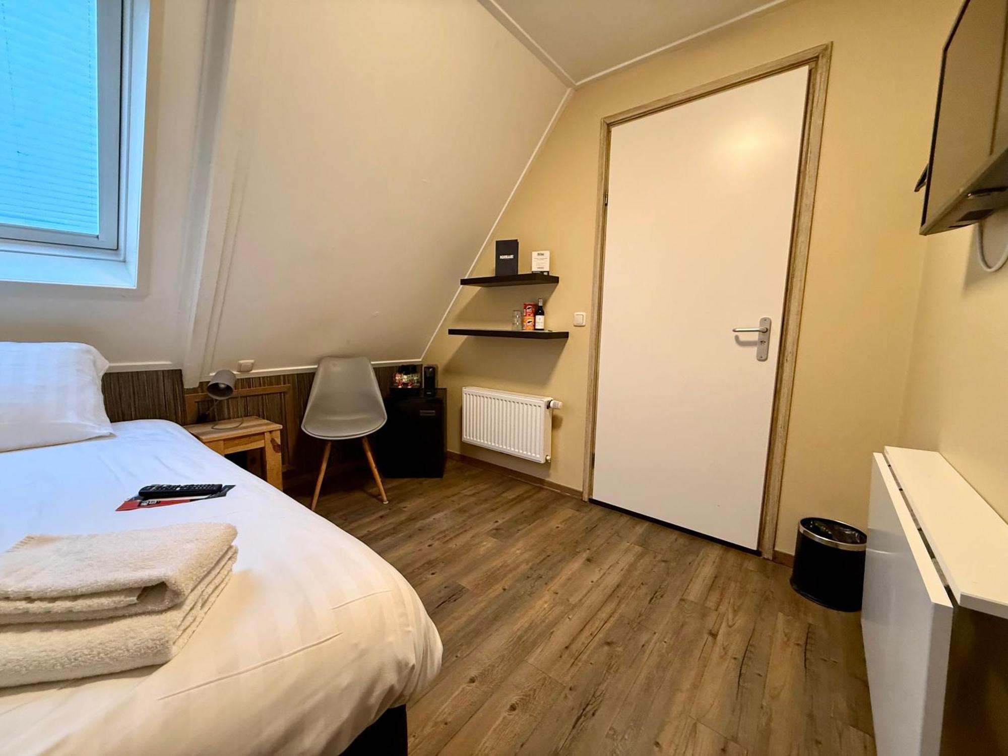 Bij Hen Op Ameland Hotel Холум Екстериор снимка