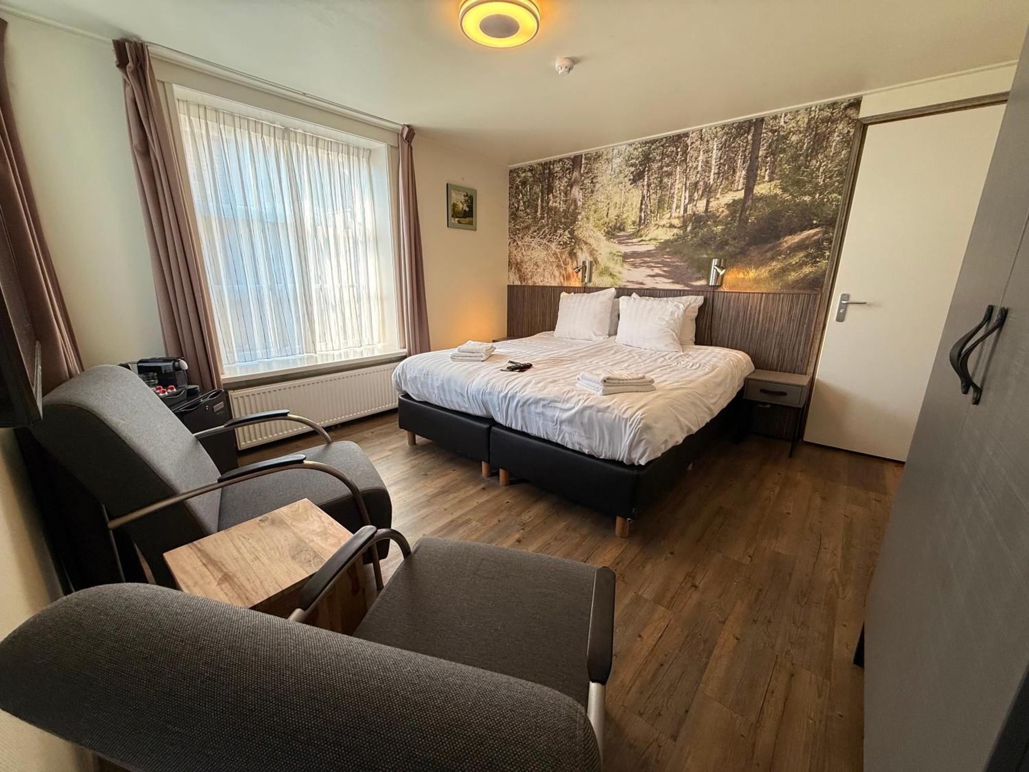 Bij Hen Op Ameland Hotel Холум Екстериор снимка