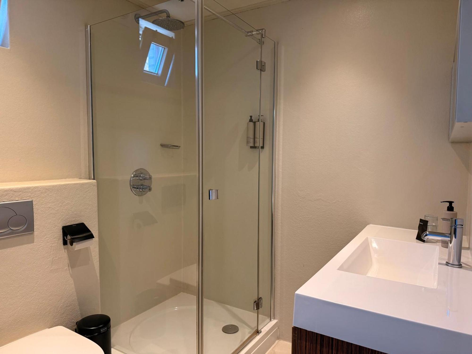 Bij Hen Op Ameland Hotel Холум Екстериор снимка