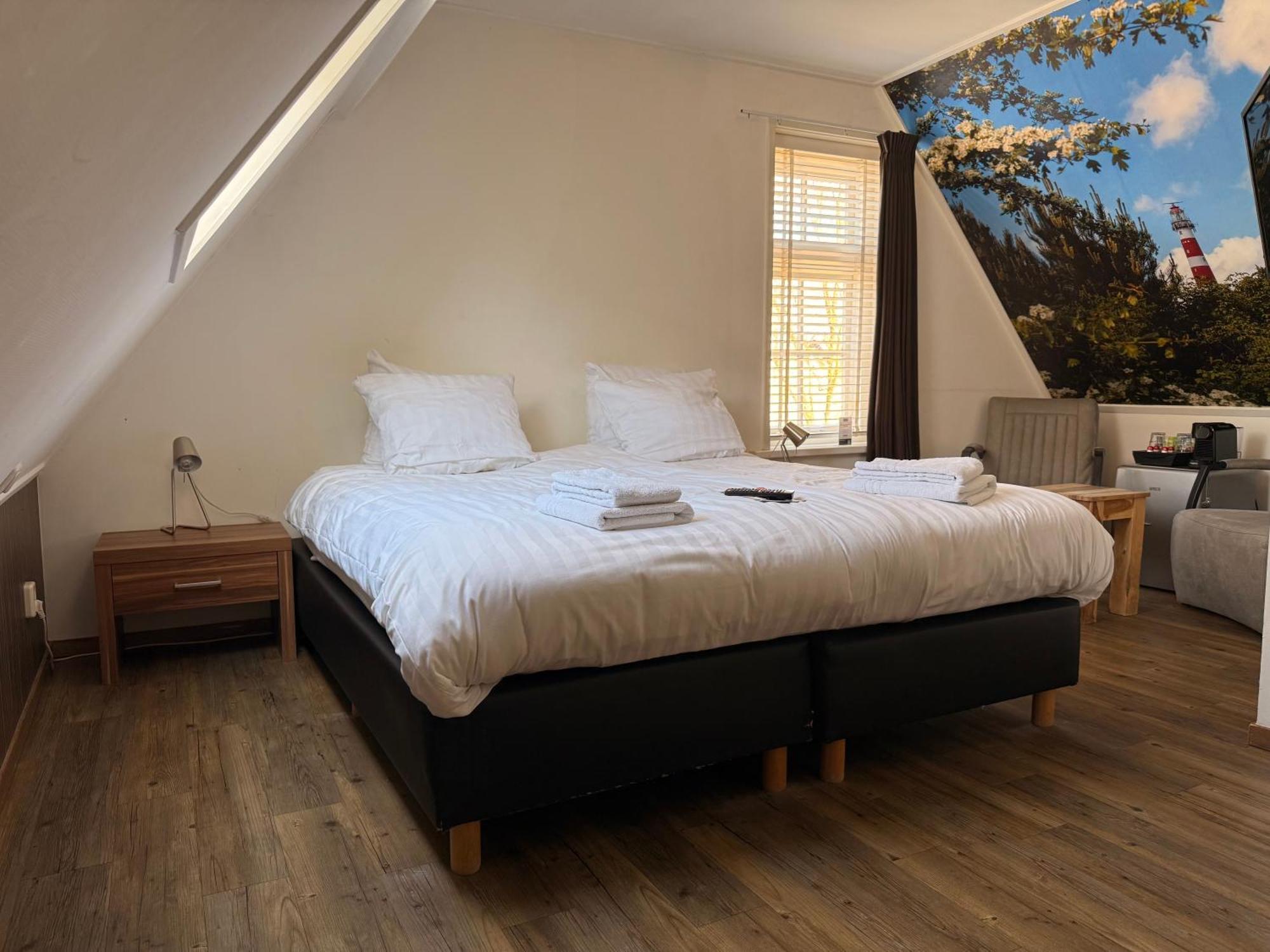 Bij Hen Op Ameland Hotel Холум Екстериор снимка