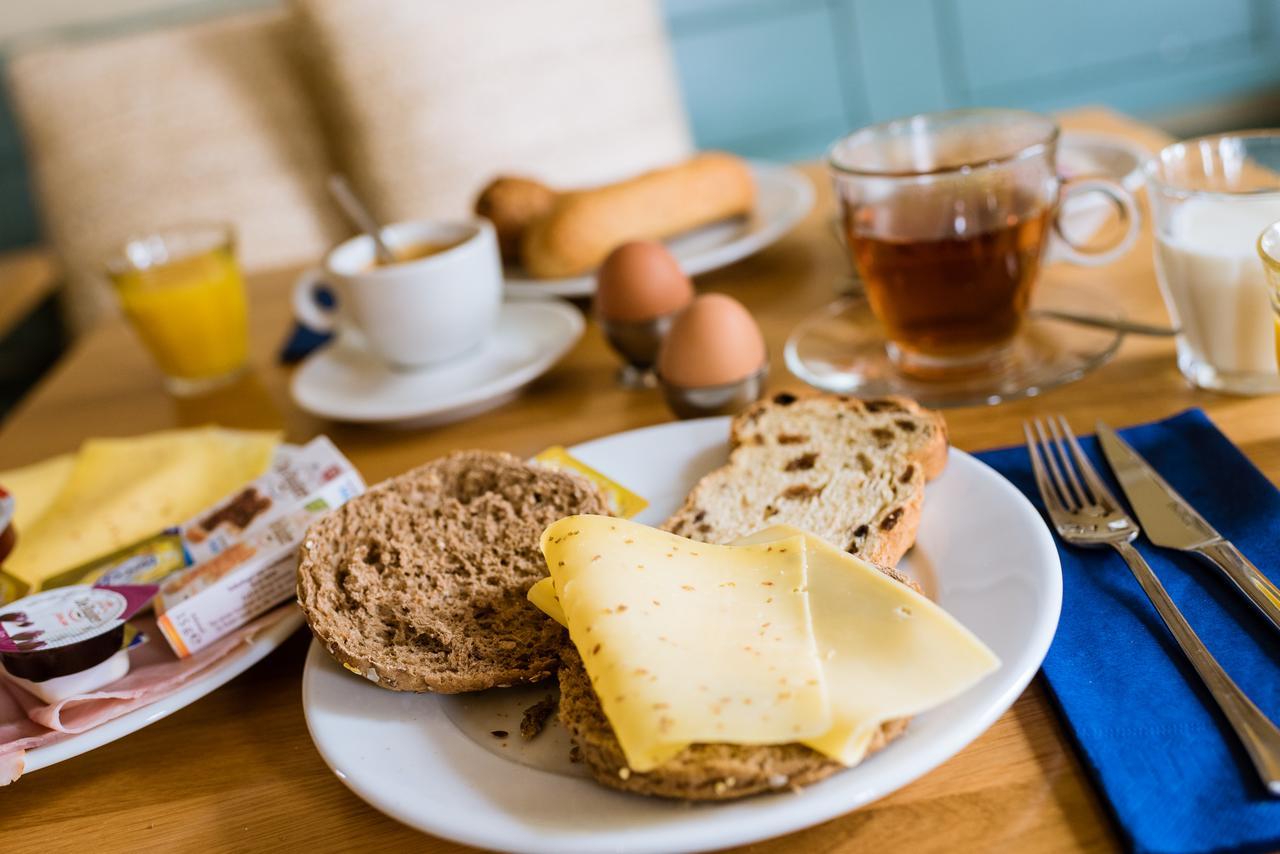 Bij Hen Op Ameland Hotel Холум Екстериор снимка