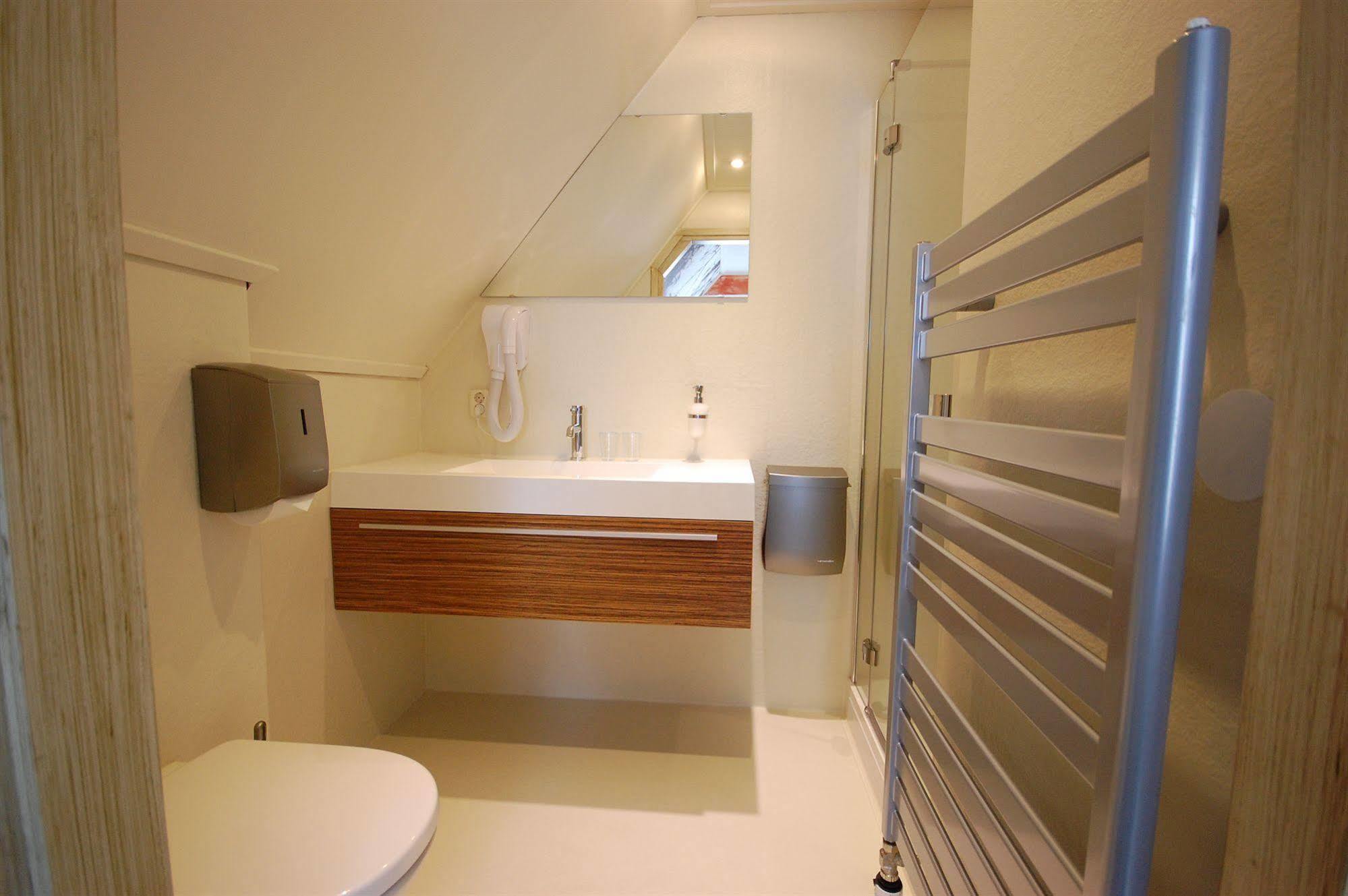 Bij Hen Op Ameland Hotel Холум Екстериор снимка