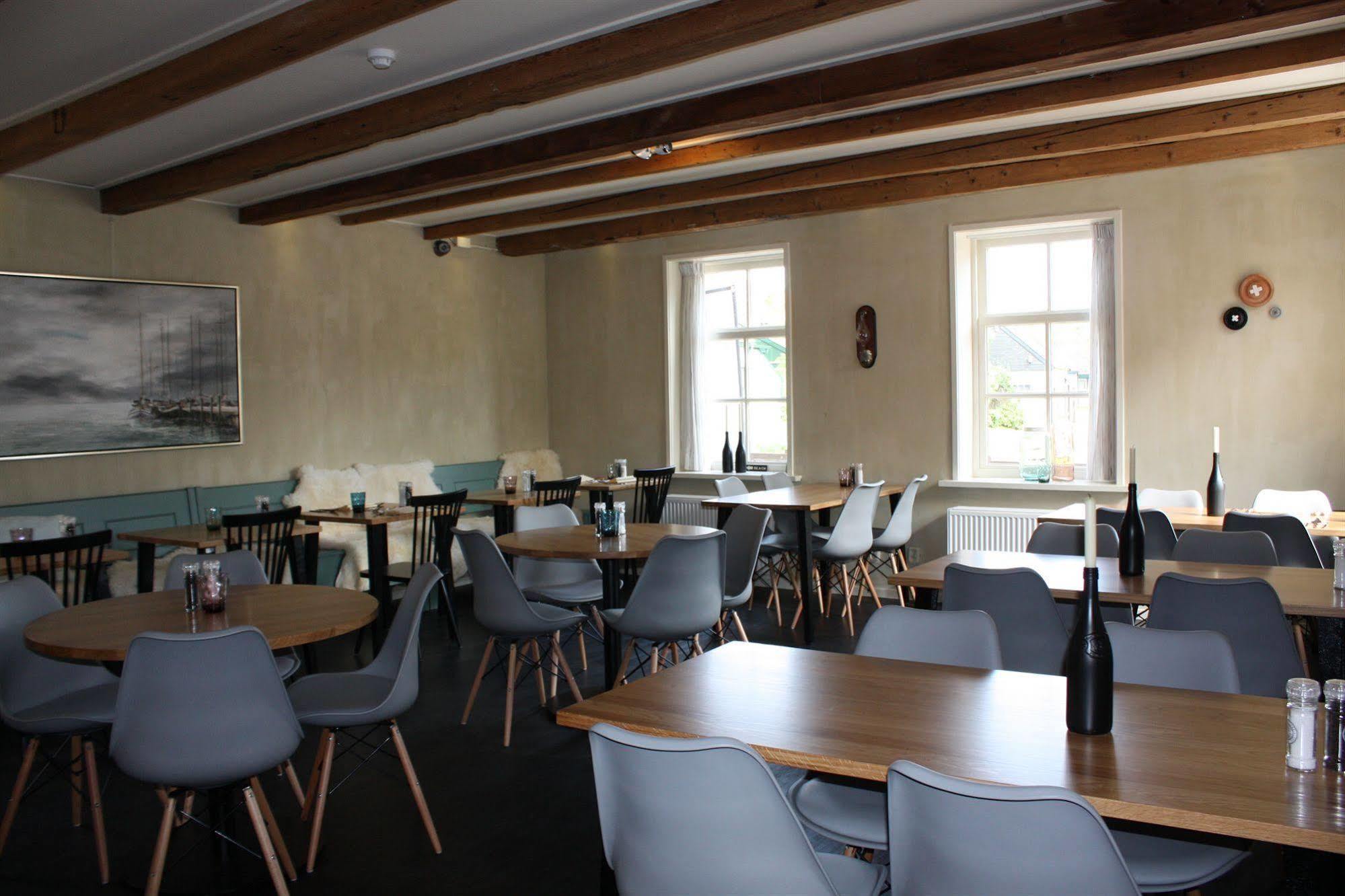 Bij Hen Op Ameland Hotel Холум Екстериор снимка