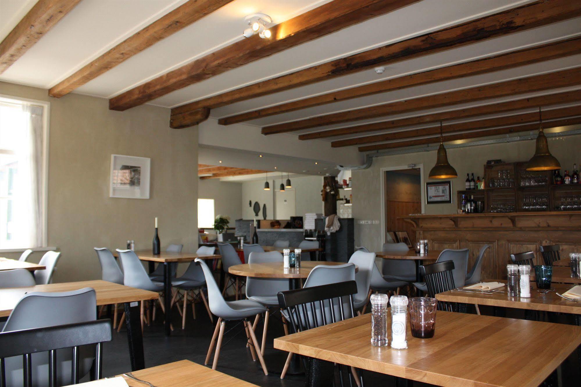 Bij Hen Op Ameland Hotel Холум Екстериор снимка
